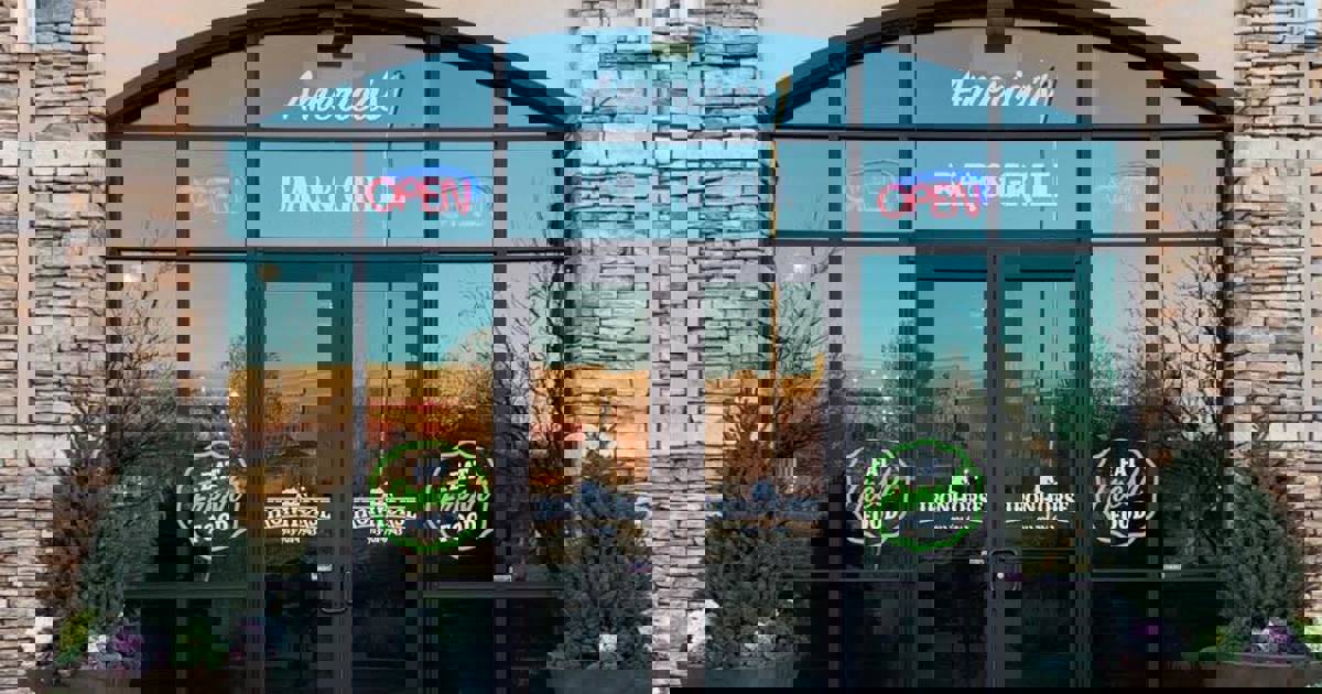 Iron Horse Bar & Grill: Authentic Experiences, Craft Drinks & Regional Fare